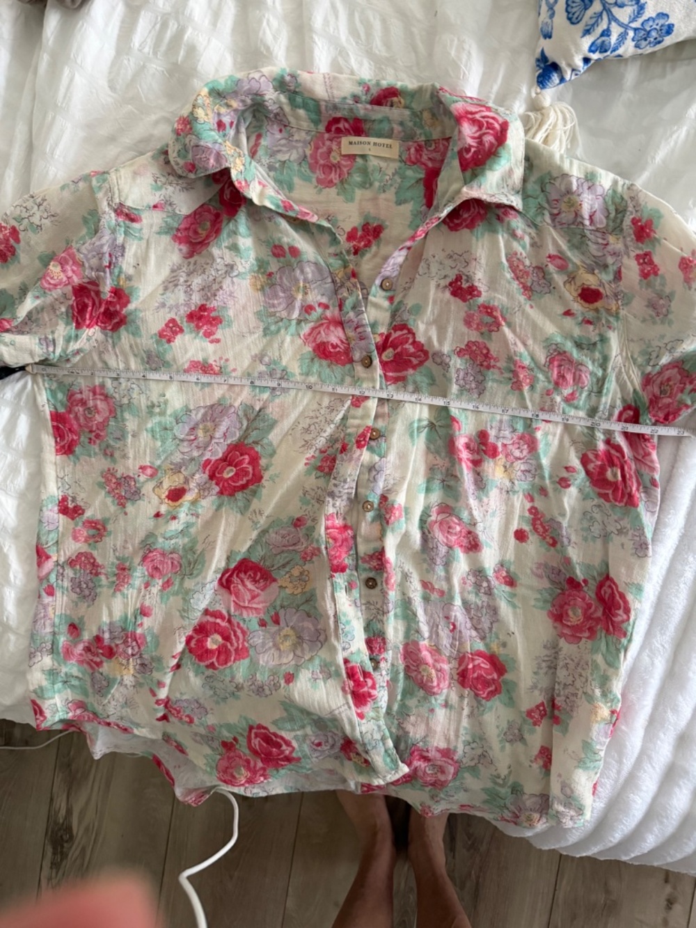 Maison Hotel Georgia Blouse in Candy Roses Floral Shirt with neck tie/ belt - Picture 5 of 6